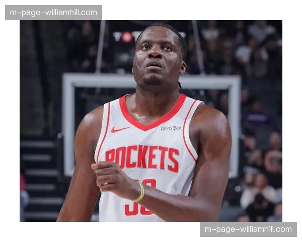 亚当斯右脚踝三级扭伤赛季报销，火箭内线轮换捉襟见肘